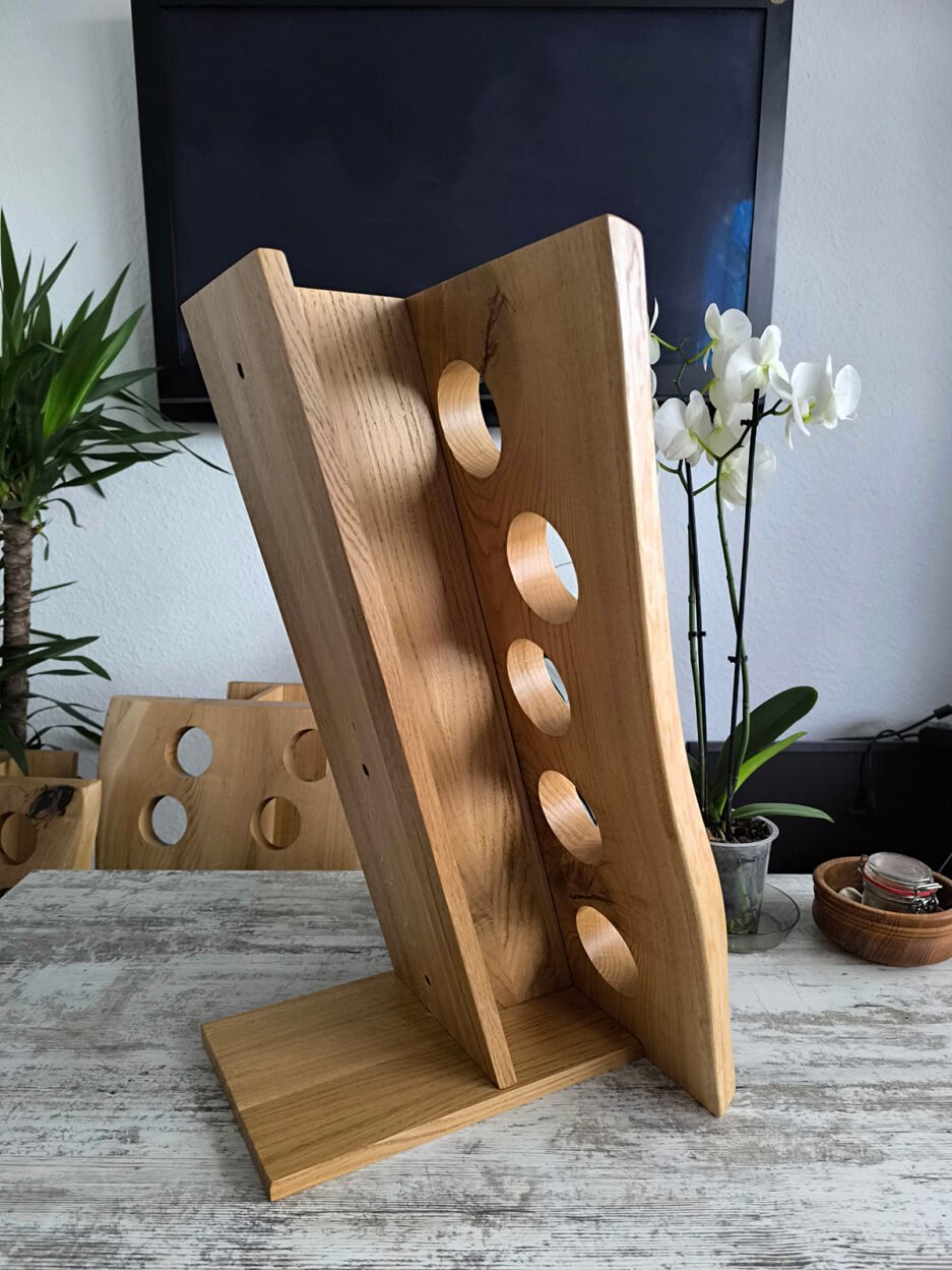 Lux - Weinregal aus Holz mit Wildkante und Epoxidharz (Für 10 Flaschen)