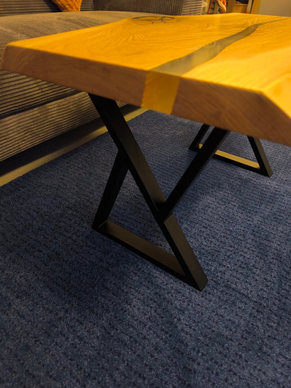 NaturKunst Couchtisch Eiche mit Epoxidharz – Einzigartig & Handgefertigt