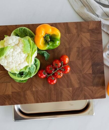 Stirnholz Schneidebrett aus Eiche 40×30 cm mit Gastro-Schublade | Praktischer Küchenhelfer Stirnholz Schneidebrett aus Eiche 40×30 cm mit Gastro-Schublade