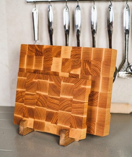 Stirnholz-Schneidebrett-Set aus Esche mit Halter, 20×30×3 und 30×40×4 cm