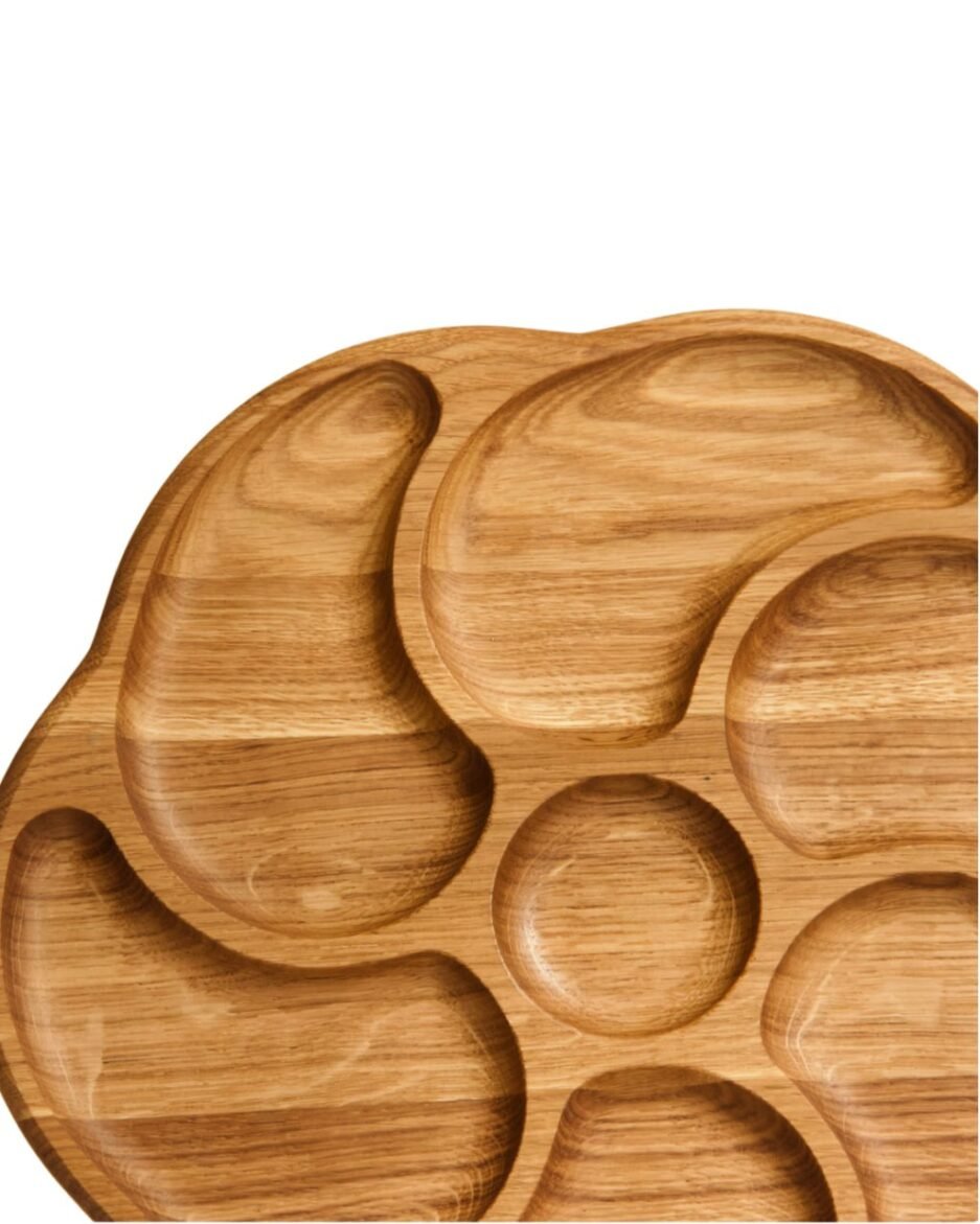 Rundes Serviertablett aus massiver Natureiche Orchidee – 35 cm: Ein Meisterwerk der Natur