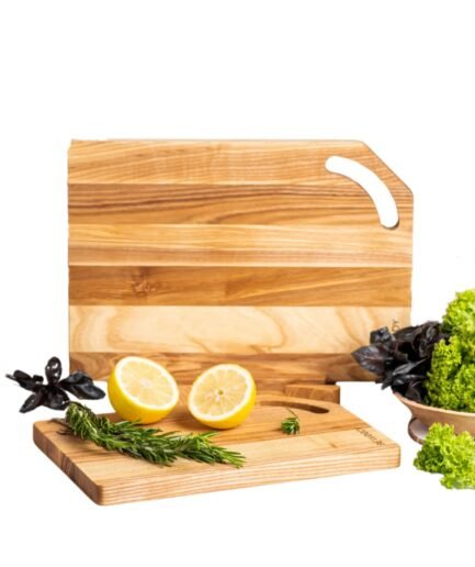 Set aus 2 Schneidebrettern 20x30 cm & 25x35 cm mit Halterung — Handgefertigt aus Massivholz mit Leinöl-Schutz Set aus 2 Schneidebrettern 20x30 cm & 25x35 cm mit Halterung — Handgefertigt aus Massivholz mit Leinöl-Schutz