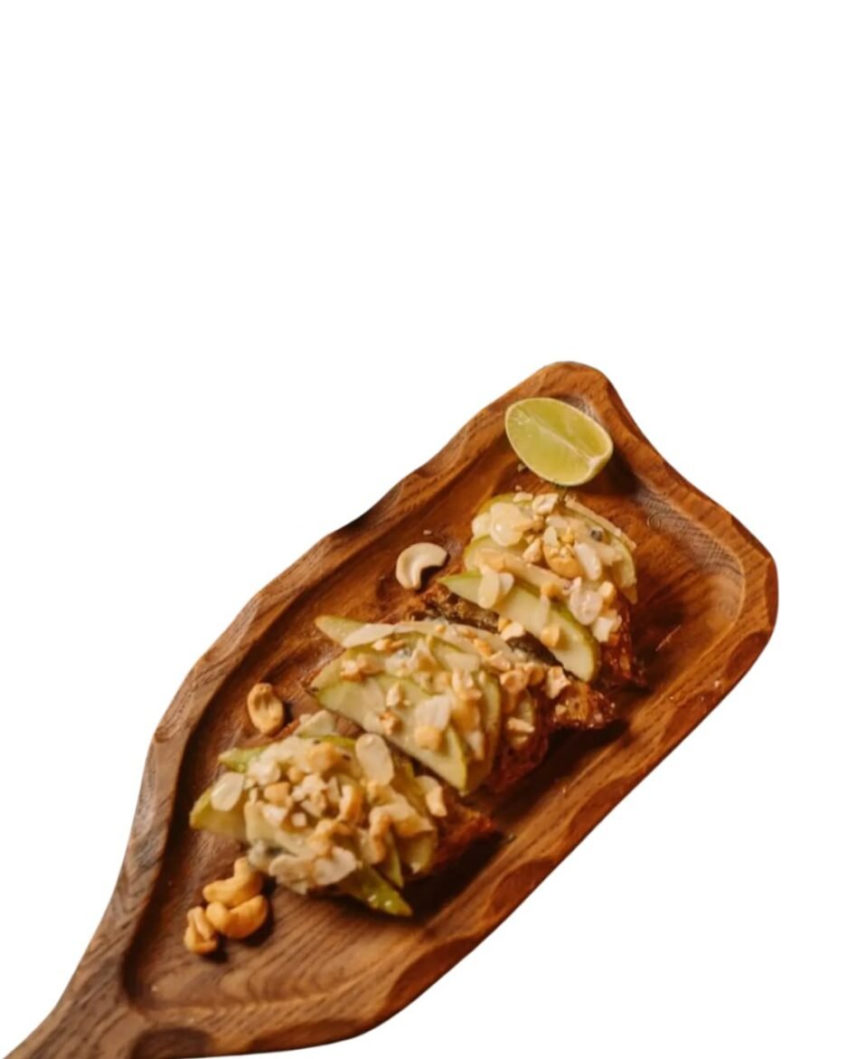Rustikale Servierplatte aus Massivholz für Fleisch & Charcuterie (35x15 cm) | Mit Naturöl-Finish | Handgefertigt in Deutschland