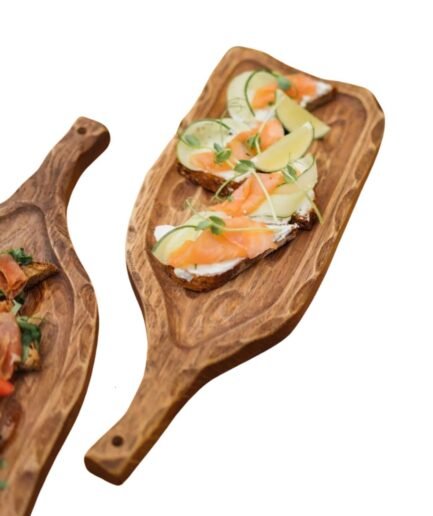 Rustikale Servierplatte aus Massivholz für Fleisch & Charcuterie (38x15 cm) | Mit Naturöl-Finish | Handgefertigt in Deutschland Rustikale Servierplatte aus Massivholz für Fleisch & Charcuterie (35x15 cm) | Mit Naturöl-Finish | Handgefertigt in Deutschland