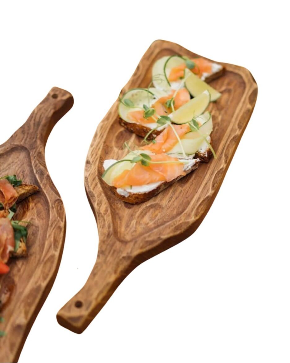 Rustikale Servierplatte aus Massivholz für Fleisch & Charcuterie (35x15 cm) | Mit Naturöl-Finish | Handgefertigt in Deutschland