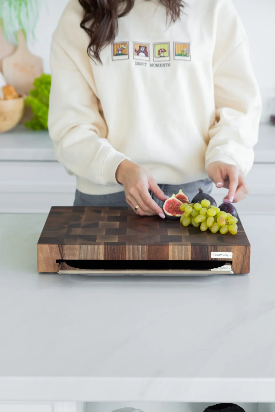 Stirnholz Schneidebrett aus Nussbaum mit Schublade | 30x40 cm | Mit Edelstahl-Schublade