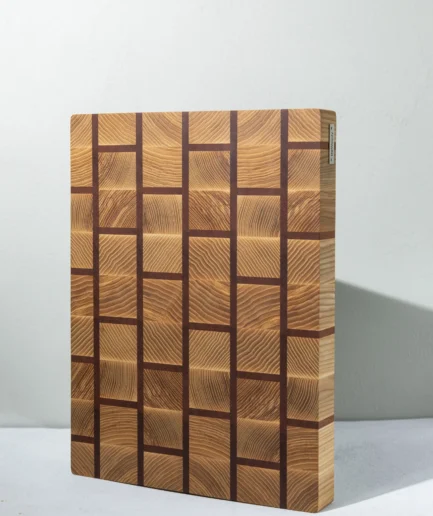 Stirnholz Schneidebrett "Ziegeloptik" aus Eiche | 40x30 cm | Handgefertigt Stirnholz Schneidebrett "Ziegeloptik" aus Eiche | 40x30 cm | Handgefertigt