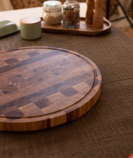 Runde Schneidebrett aus Eiche: Das zeitlose Küchenkunstwerk für Genießer 50 cm Radius Runde Schneidebrett aus Eiche: Das zeitlose Küchenkunstwerk für Genießer 50 cm Radius