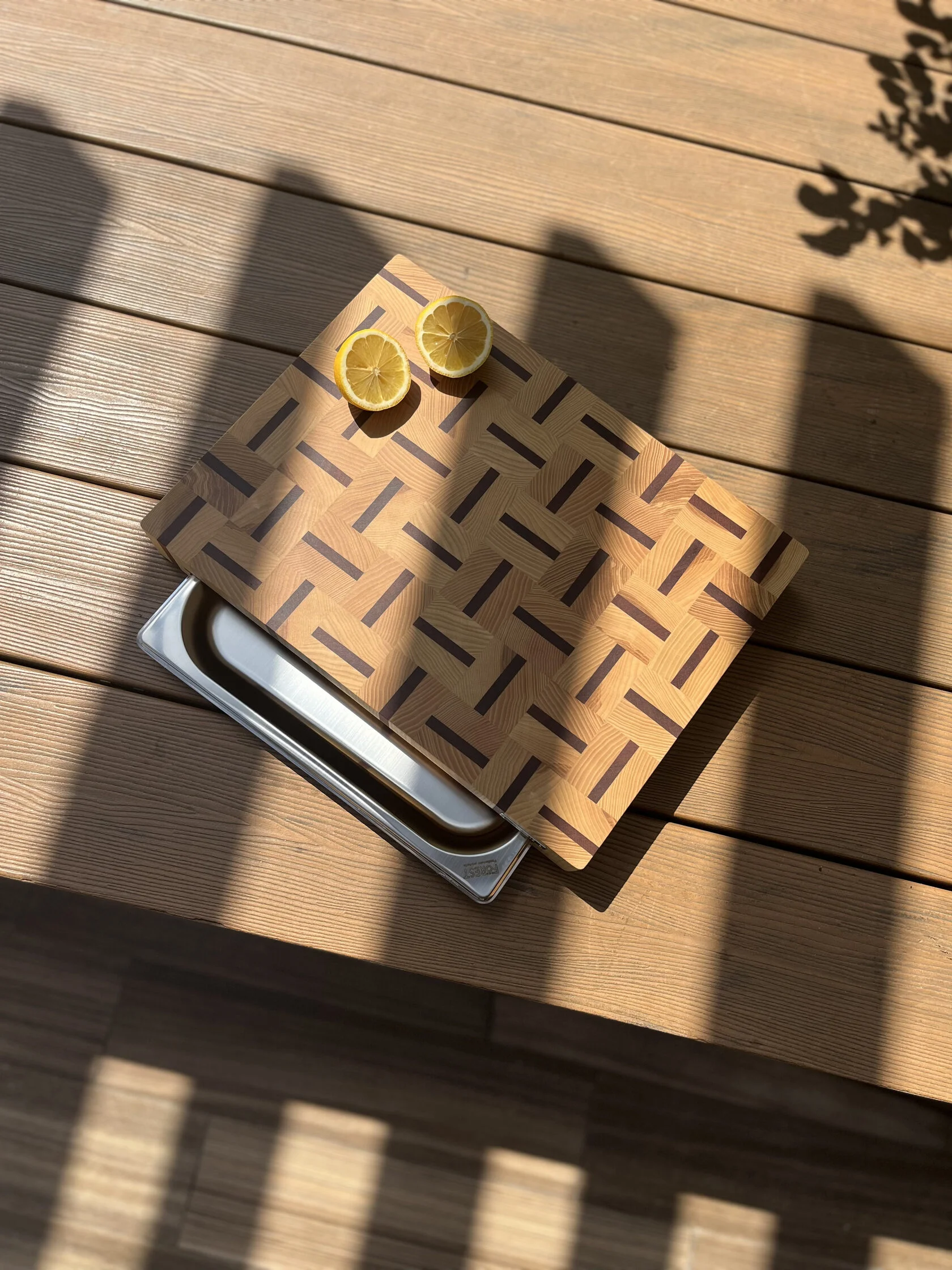 Schneidebrett mit Schublade aus Esche & Sapeli 40х30: Genial praktisch für Ihre Küche Schneidebrett mit Schublade aus Esche & Sapeli 40х30: Genial praktisch für Ihre Küche