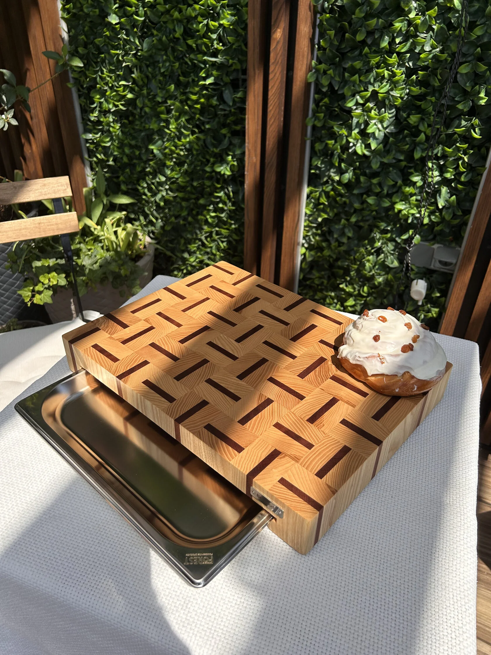 Schneidebrett mit Schublade aus Esche & Sapeli 40х30: Genial praktisch für Ihre Küche Schneidebrett mit Schublade aus Esche & Sapeli 40х30: Genial praktisch für Ihre Küche