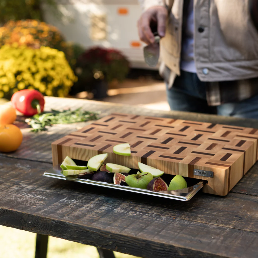 Schneidebrett mit Schublade aus Esche & Sapeli 40х30: Genial praktisch für Ihre Küche Schneidebrett mit Schublade aus Esche & Sapeli 40х30: Genial praktisch für Ihre Küche