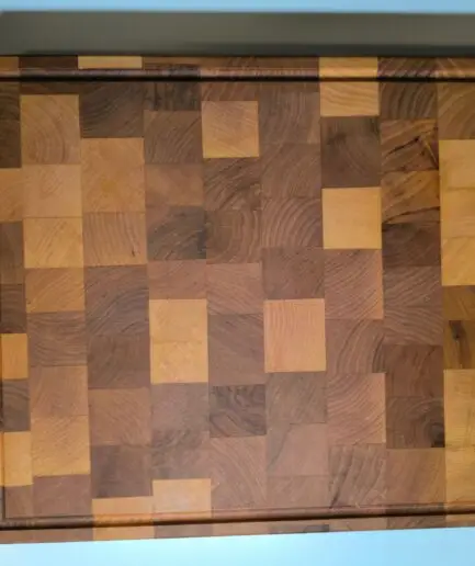 Stirnholz Schneidebrett aus Erle – Natürlichkeit, die man jeden Tag spürt Stirnholz Schneidebrett aus Erle kaufen – Massiv, handgemacht, 40×30 cm