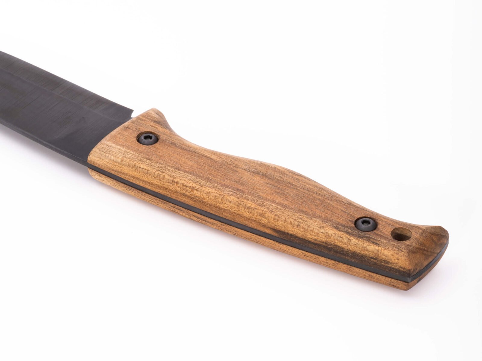 Handgeschmiedetes Bushcraft-Messer RK-3 — geschwärzte Klinge aus 65G-Kohlenstoffstahl, stabilisierter Nussbaumgriff, Lederscheide Handgeschmiedetes Bushcraft-Messer RK-3 — geschwärzte Klinge aus 65G-Kohlenstoffstahl, stabilisierter Nussbaumgriff, Lederscheide