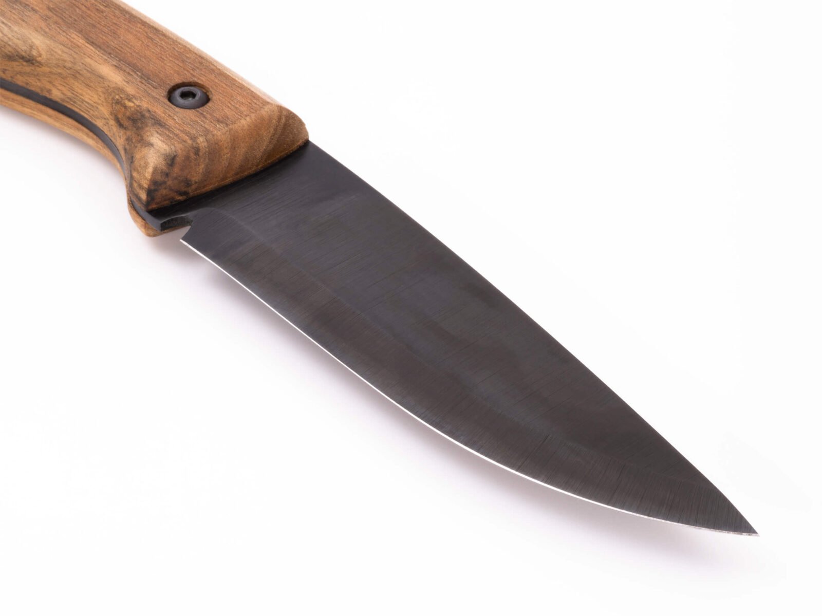 Handgeschmiedetes Bushcraft-Messer RK-3 — geschwärzte Klinge aus 65G-Kohlenstoffstahl, stabilisierter Nussbaumgriff, Lederscheide Handgeschmiedetes Bushcraft-Messer RK-3 — geschwärzte Klinge aus 65G-Kohlenstoffstahl, stabilisierter Nussbaumgriff, Lederscheide