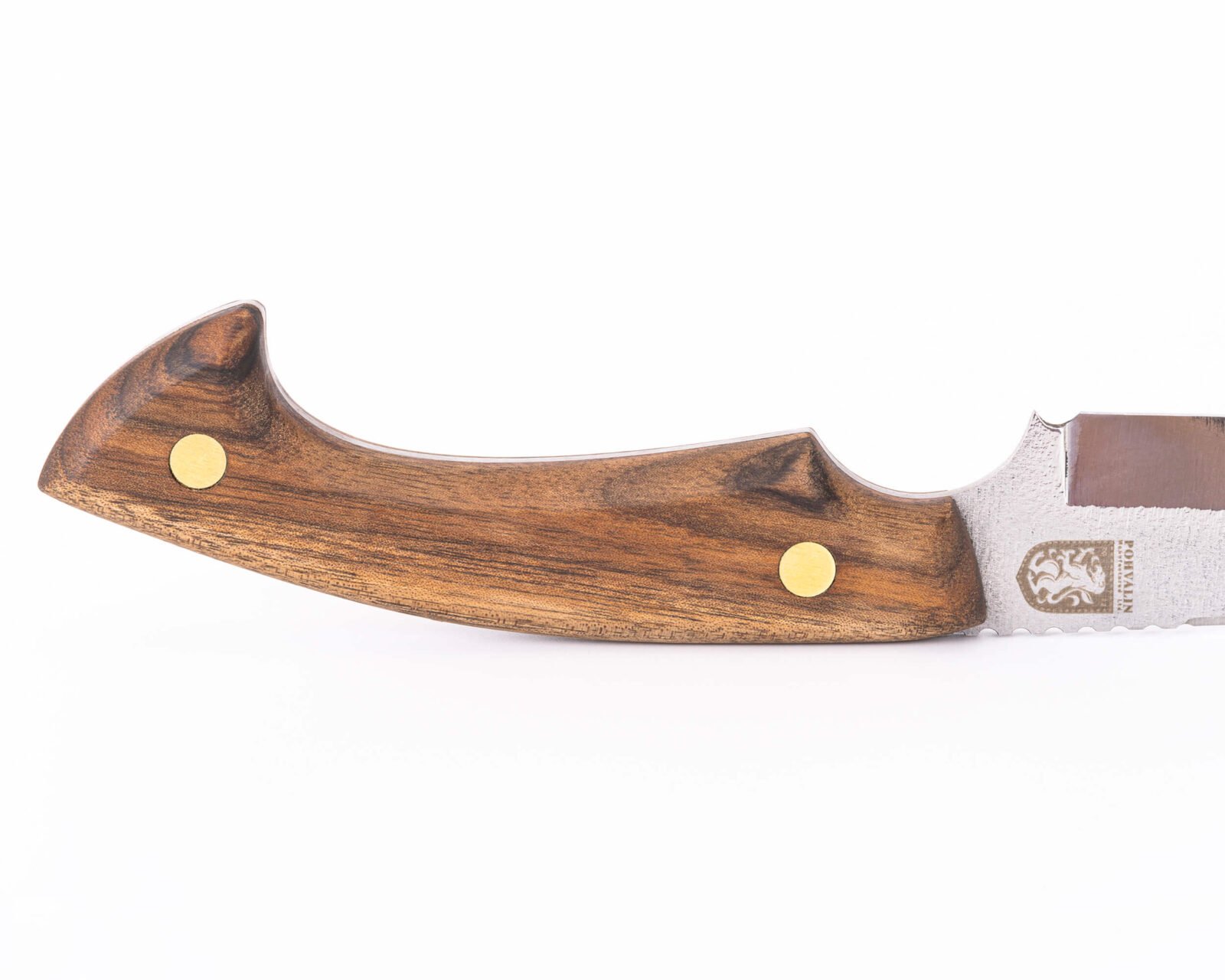 Handgeschmiedetes Bushcraft-Messer RK-6 — 12,5 cm Klinge aus Kohlenstoffstahl (X12MF), Nussbaumgriff mit Messingstiften, Lederscheide Handgeschmiedetes Bushcraft-Messer RK-6 — 12,5 cm Klinge aus Kohlenstoffstahl (X12MF), Nussbaumgriff mit Messingstiften, Lederscheide