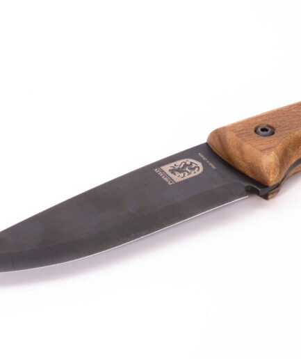 Handgeschmiedetes Bushcraft-Messer RK-3 — geschwärzte Klinge aus 65G-Kohlenstoffstahl, stabilisierter Nussbaumgriff, Lederscheide Handgeschmiedetes Bushcraft-Messer RK-3 — geschwärzte Klinge aus 65G-Kohlenstoffstahl, stabilisierter Nussbaumgriff, Lederscheide