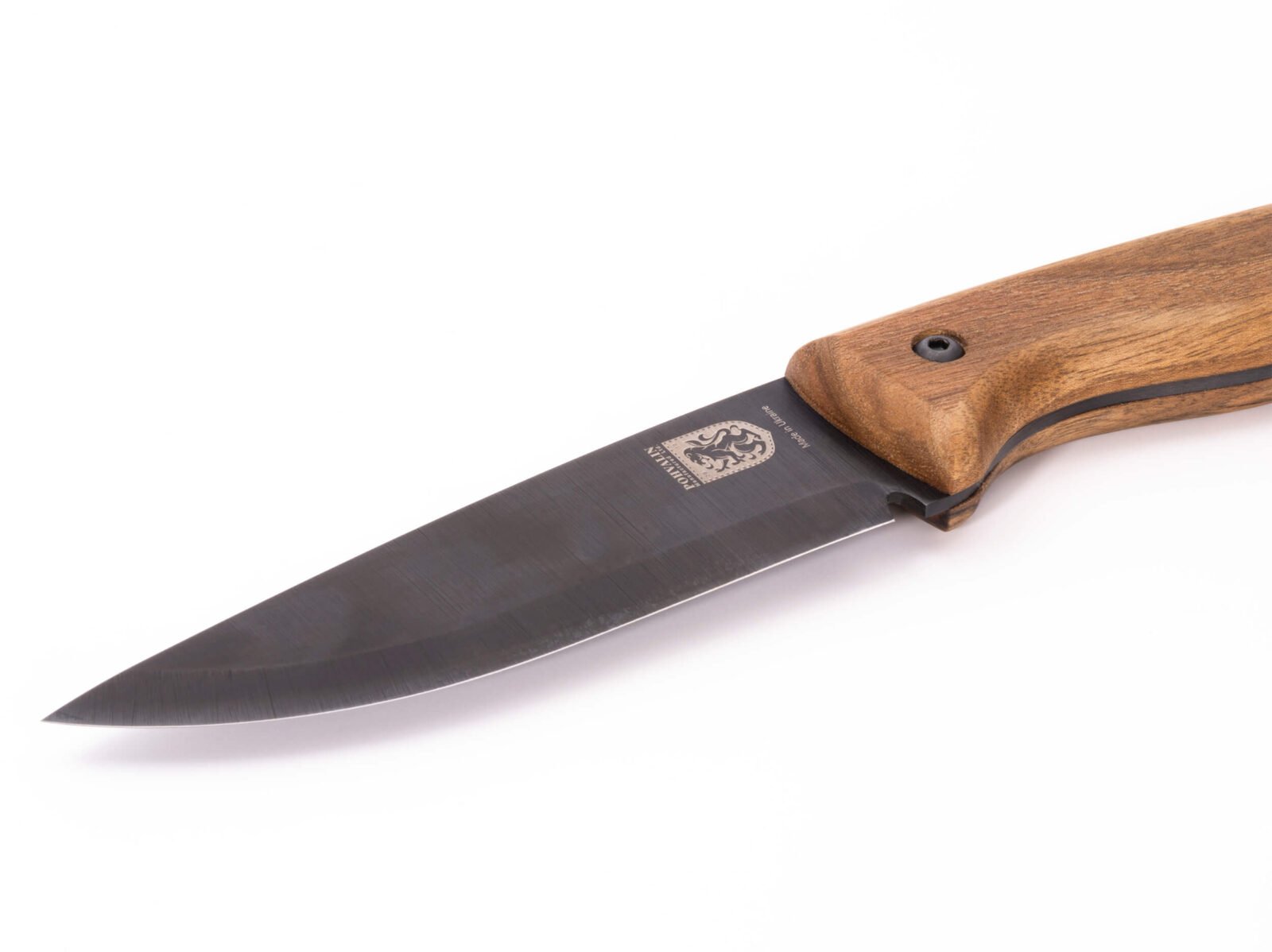 Handgeschmiedetes Bushcraft-Messer RK-3 — geschwärzte Klinge aus 65G-Kohlenstoffstahl, stabilisierter Nussbaumgriff, Lederscheide Handgeschmiedetes Bushcraft-Messer RK-3 — geschwärzte Klinge aus 65G-Kohlenstoffstahl, stabilisierter Nussbaumgriff, Lederscheide