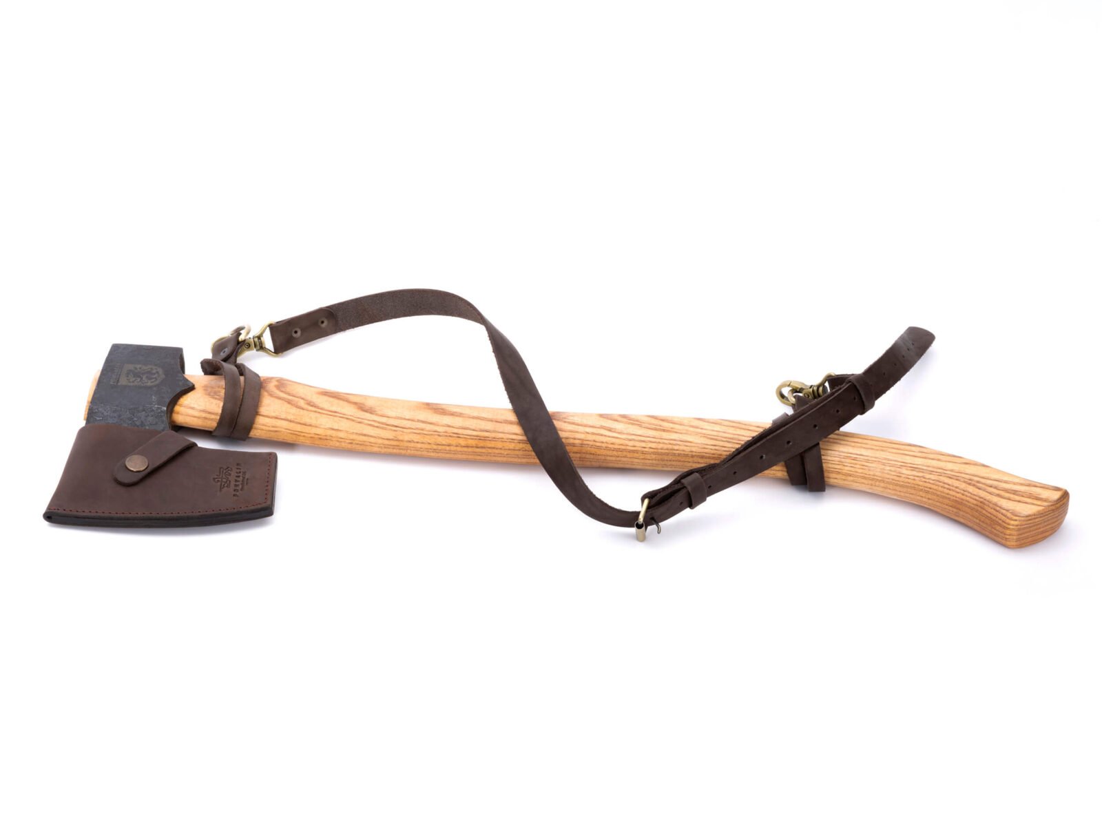 Handgeschmiedete Axt X3 — Kohlenstoffstahl, Eschenstiel und Leder-Schultertrageschlaufe, Handmade in Ukraine Handgeschmiedete Axt X3 — Kohlenstoffstahl, Eschenstiel und Leder-Schultertrageschlaufe, Handmade in Ukraine