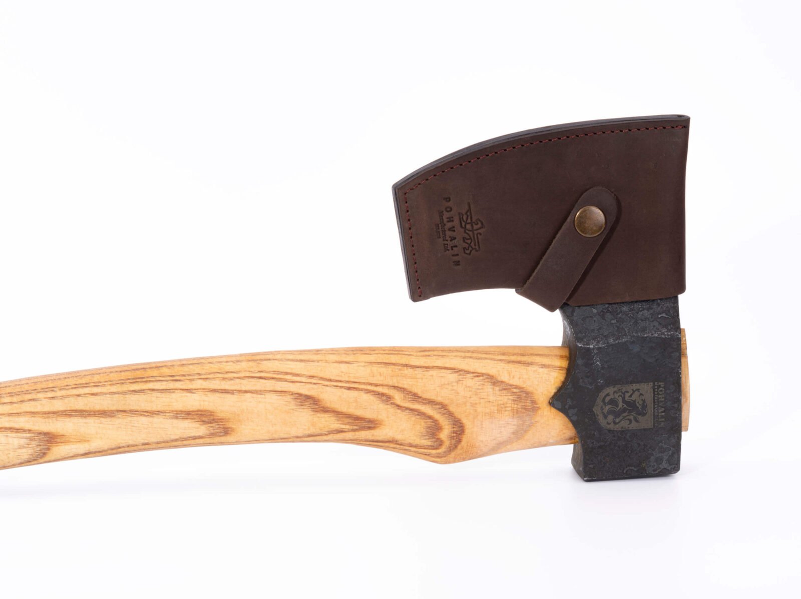 Handgeschmiedete Axt X3 — Kohlenstoffstahl, Eschenstiel und Leder-Schultertrageschlaufe, Handmade in Ukraine Handgeschmiedete Axt X3 — Kohlenstoffstahl, Eschenstiel und Leder-Schultertrageschlaufe, Handmade in Ukraine