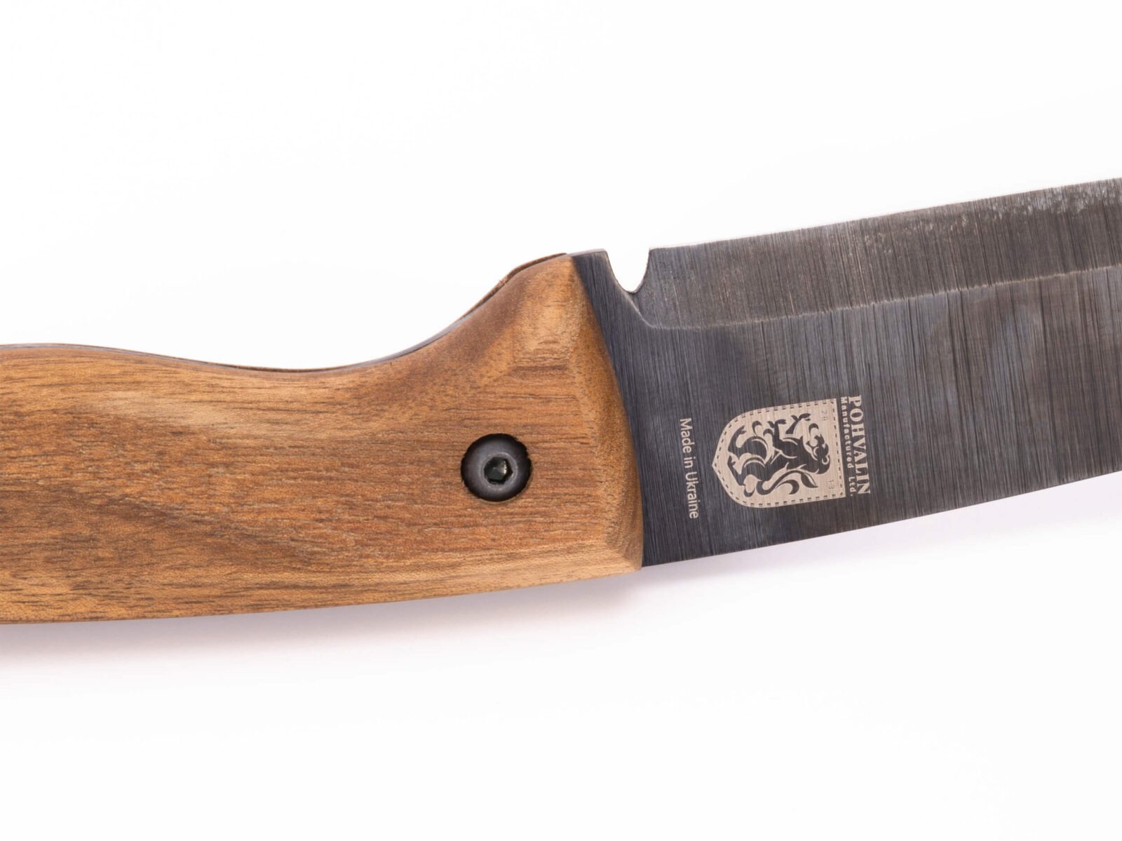 Handgeschmiedetes Bushcraft-Messer RK-3 — geschwärzte Klinge aus 65G-Kohlenstoffstahl, stabilisierter Nussbaumgriff, Lederscheide Handgeschmiedetes Bushcraft-Messer RK-3 — geschwärzte Klinge aus 65G-Kohlenstoffstahl, stabilisierter Nussbaumgriff, Lederscheide