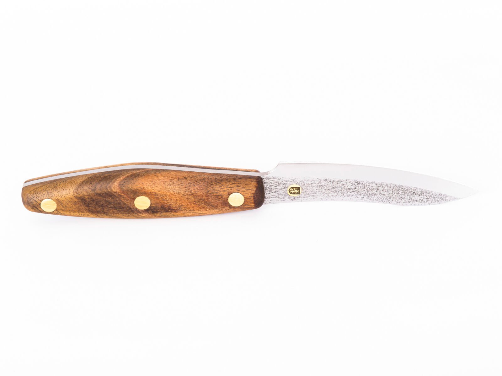 Küchenmesser S1 — 10 cm Klinge aus Kohlenstoffstahl (X12MF), Nussbaumgriff, handgefertigt Küchenmesser S1 — 10 cm Klinge aus Kohlenstoffstahl (X12MF), Nussbaumgriff, handgefertigt