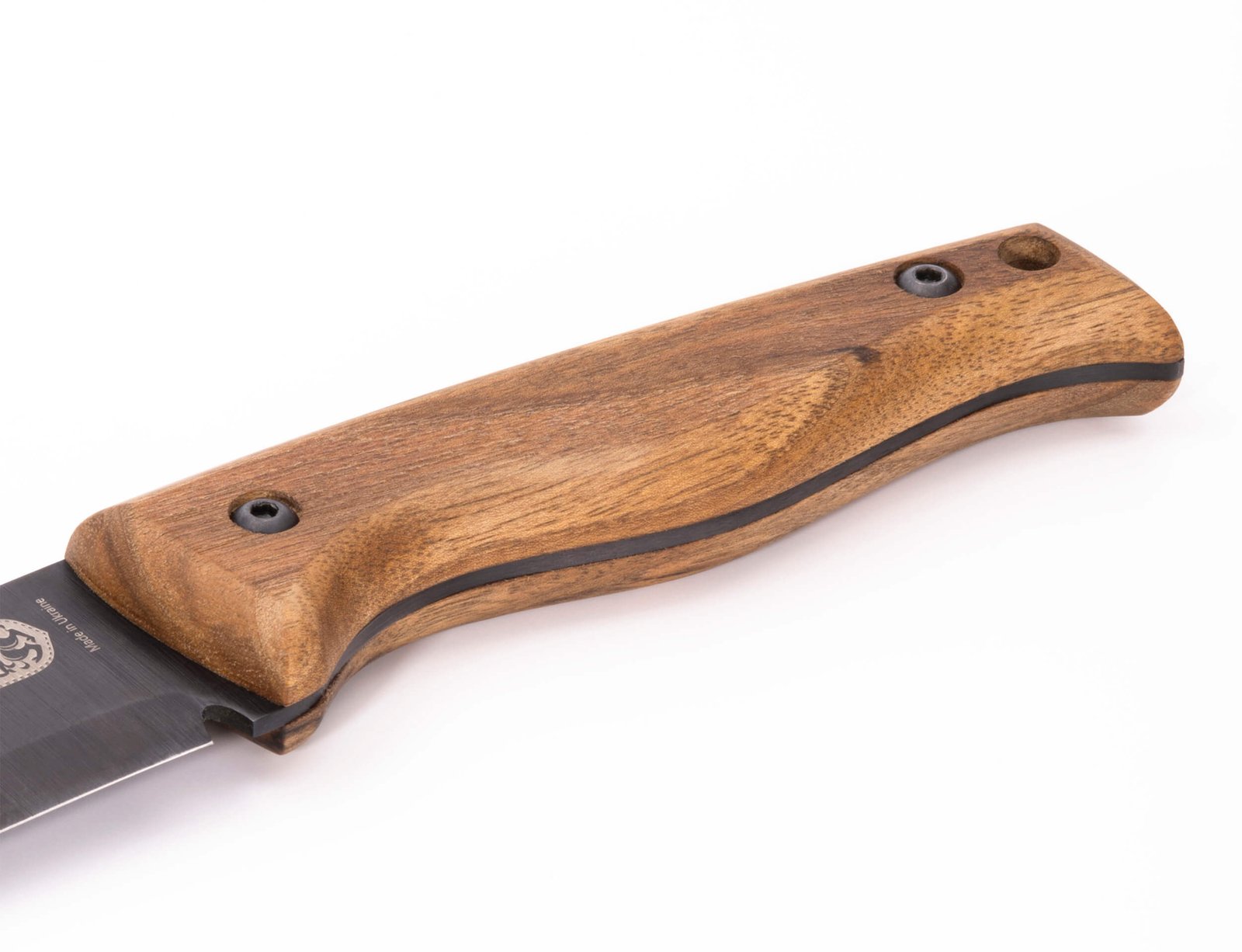 Handgeschmiedetes Bushcraft-Messer RK-3 — geschwärzte Klinge aus 65G-Kohlenstoffstahl, stabilisierter Nussbaumgriff, Lederscheide Handgeschmiedetes Bushcraft-Messer RK-3 — geschwärzte Klinge aus 65G-Kohlenstoffstahl, stabilisierter Nussbaumgriff, Lederscheide