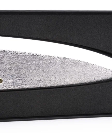 Handgeschmiedetes Chefmesser CH2 — 18 cm Klinge aus D2-Carbonstahl, Griff aus massivem Nussbaum Handgeschmiedetes Chefmesser CH2 — 18 cm Klinge aus X12MF-Carbonstahl, Griff aus massivem Nussbaum