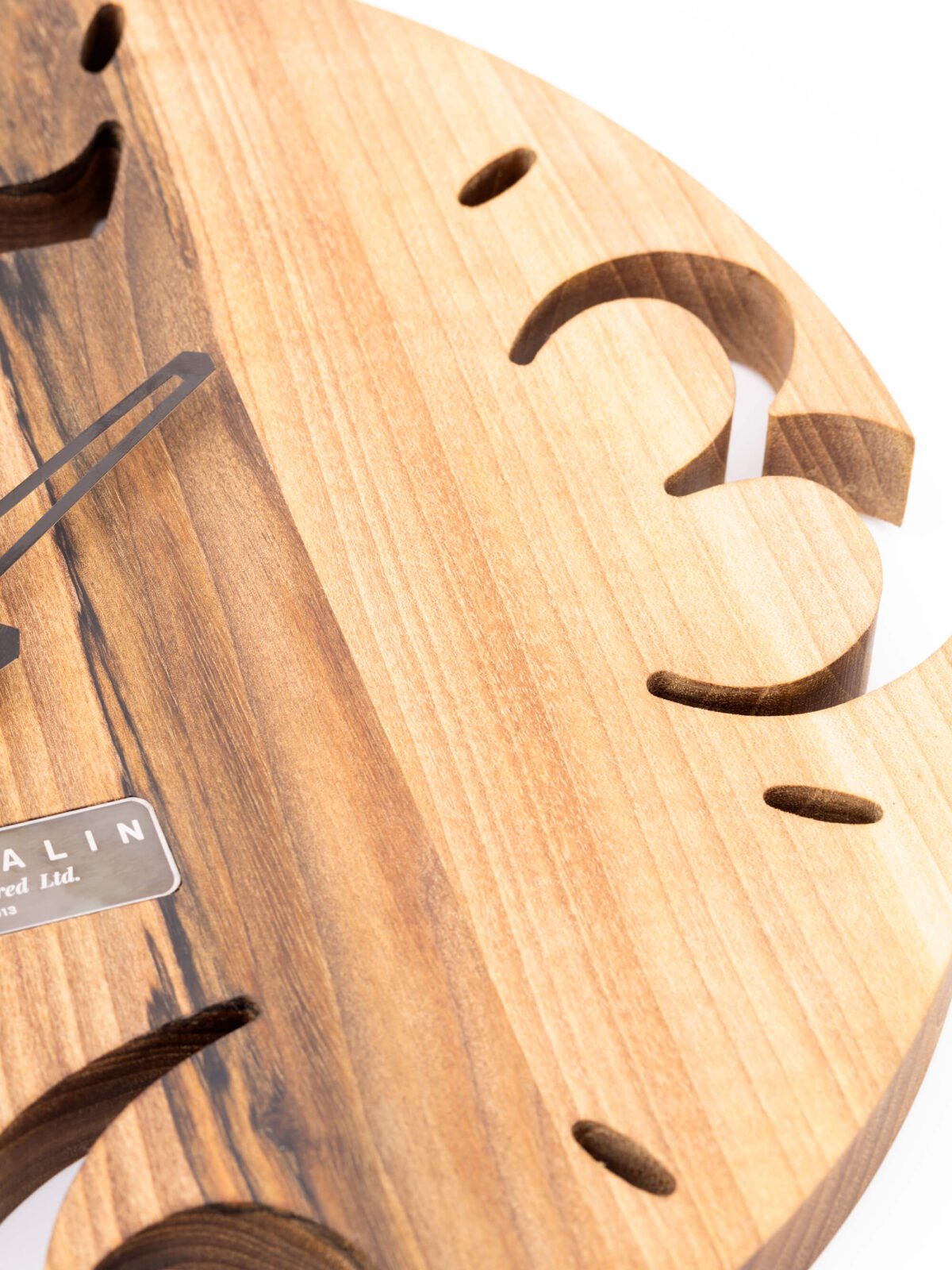 Wanduhr aus massivem Nussbaum — Ø 30 cm, Naturöl-Wachs-Finish, geräuscharmes Quarzwerk Wanduhr aus massivem Nussbaum — Ø 30 cm, Naturöl-Wachs-Finish, geräuscharmes Quarzwerk