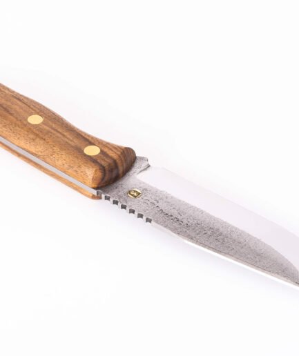 Handgeschmiedetes Bushcraft-Messer RK-4 mit Lederscheide — Klinge aus X12MF-Carbonstahl, Griff aus massivem Nussbaum