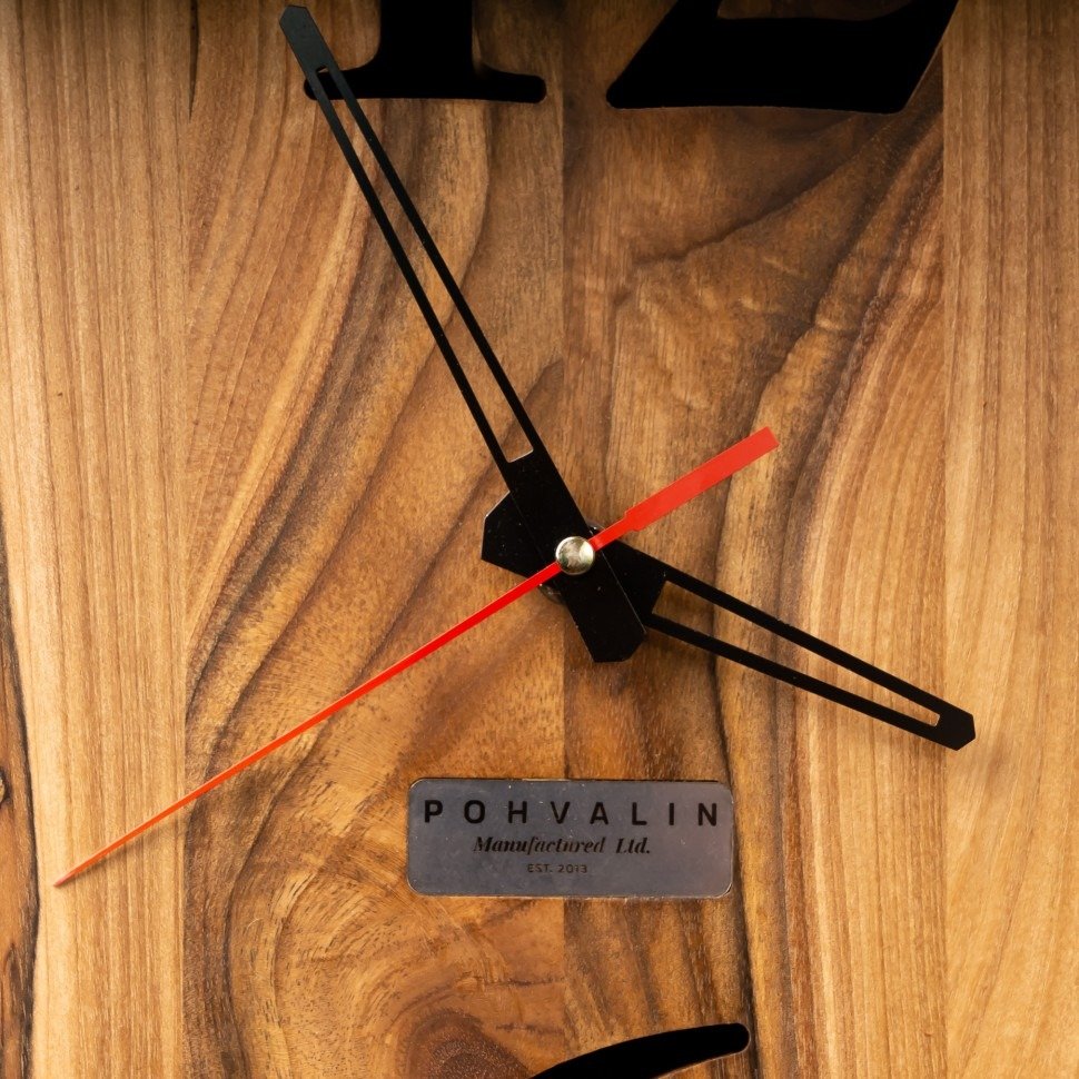 Wanduhr aus massivem Nussbaum — Ø 30 cm, Naturöl-Wachs-Finish, geräuscharmes Quarzwerk Wanduhr aus massivem Nussbaum — Ø 30 cm, Naturöl-Wachs-Finish, geräuscharmes Quarzwerk