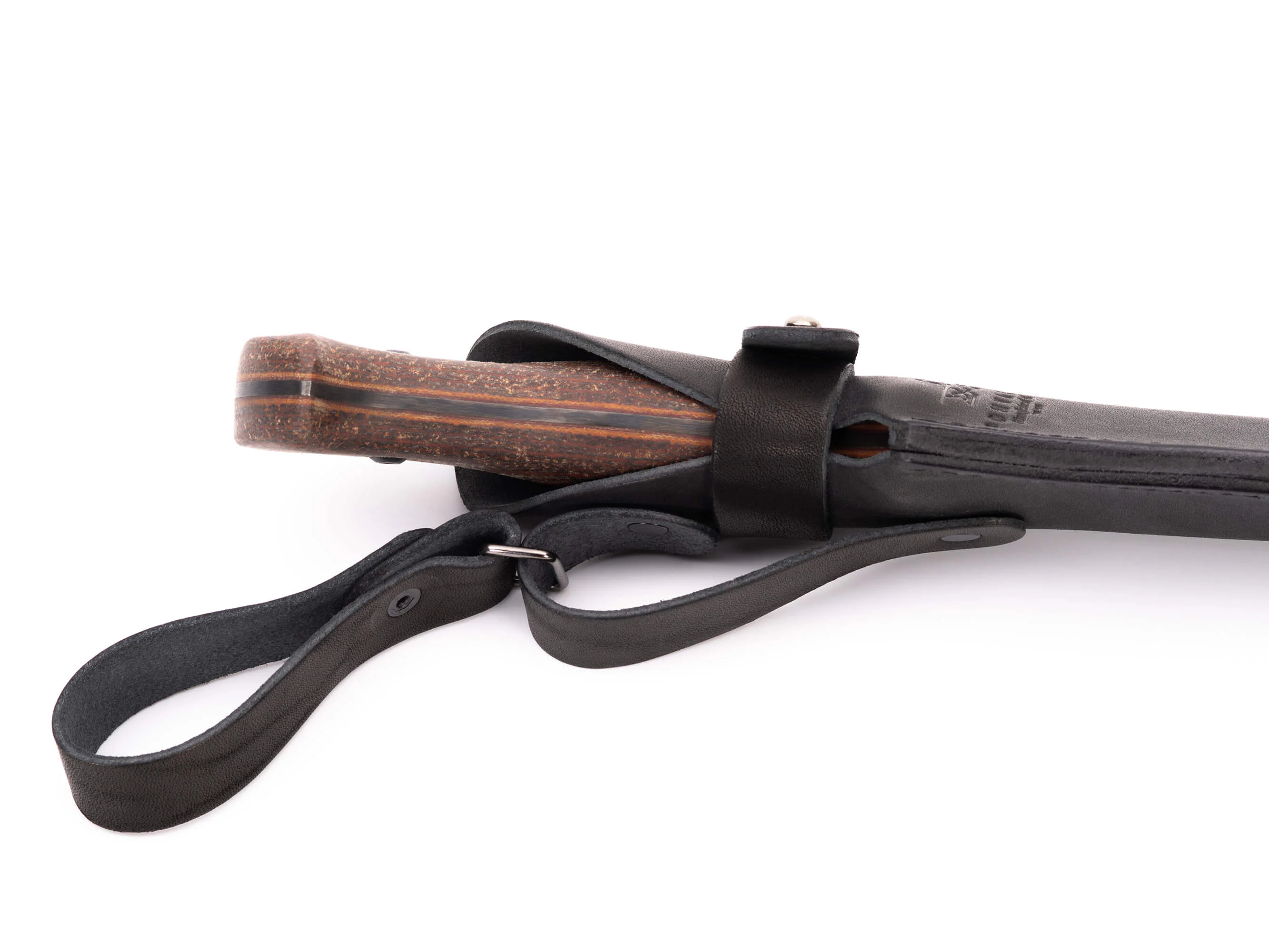 Handgeschmiedetes Bushcraft-Messer RK-8 mit Textolit-Griff — geschwärzte Klinge aus 65G-Kohlenstoffstahl, Lederscheide Handgeschmiedetes Bushcraft-Messer RK-8 mit Textolit-Griff — geschwärzte Klinge aus 65G-Kohlenstoffstahl, Lederscheide