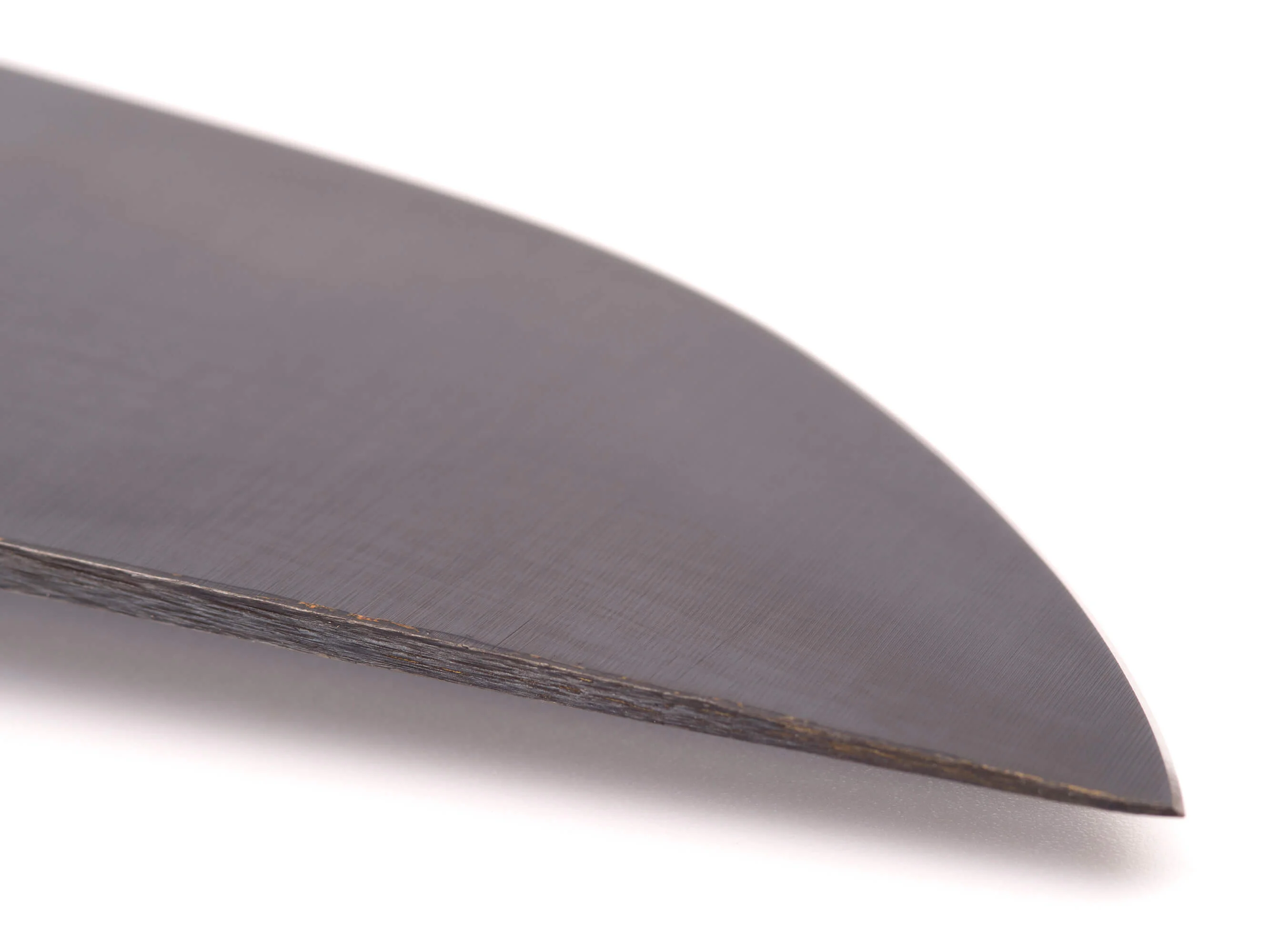 Handgeschmiedetes Bushcraft-Messer RK-8 mit Textolit-Griff — geschwärzte Klinge aus 65G-Kohlenstoffstahl, Lederscheide Handgeschmiedetes Bushcraft-Messer RK-8 mit Textolit-Griff — geschwärzte Klinge aus 65G-Kohlenstoffstahl, Lederscheide