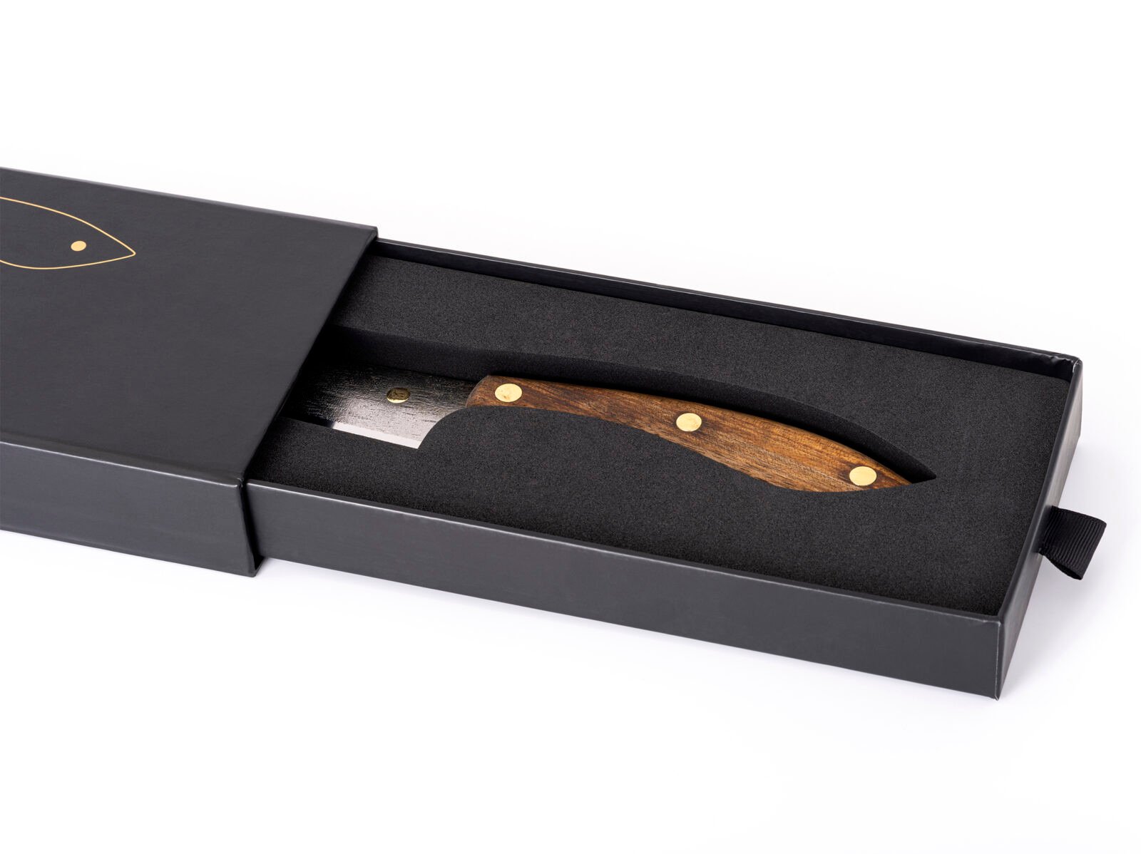 Handgeschmiedetes Chefmesser CH1 — 15,5 cm Klinge aus X12MF-Carbonstahl, Griff aus massivem Nussbaum Handgeschmiedetes Chefmesser CH1 — 15,5 cm Klinge aus X12MF-Carbonstahl, Griff aus massivem Nussbaum